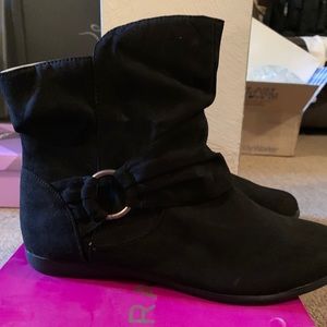 Women’s black boots.